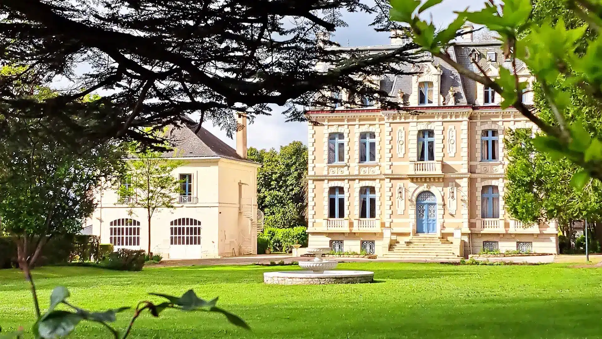 Location de salle à Tours au Château de la Rolandière.