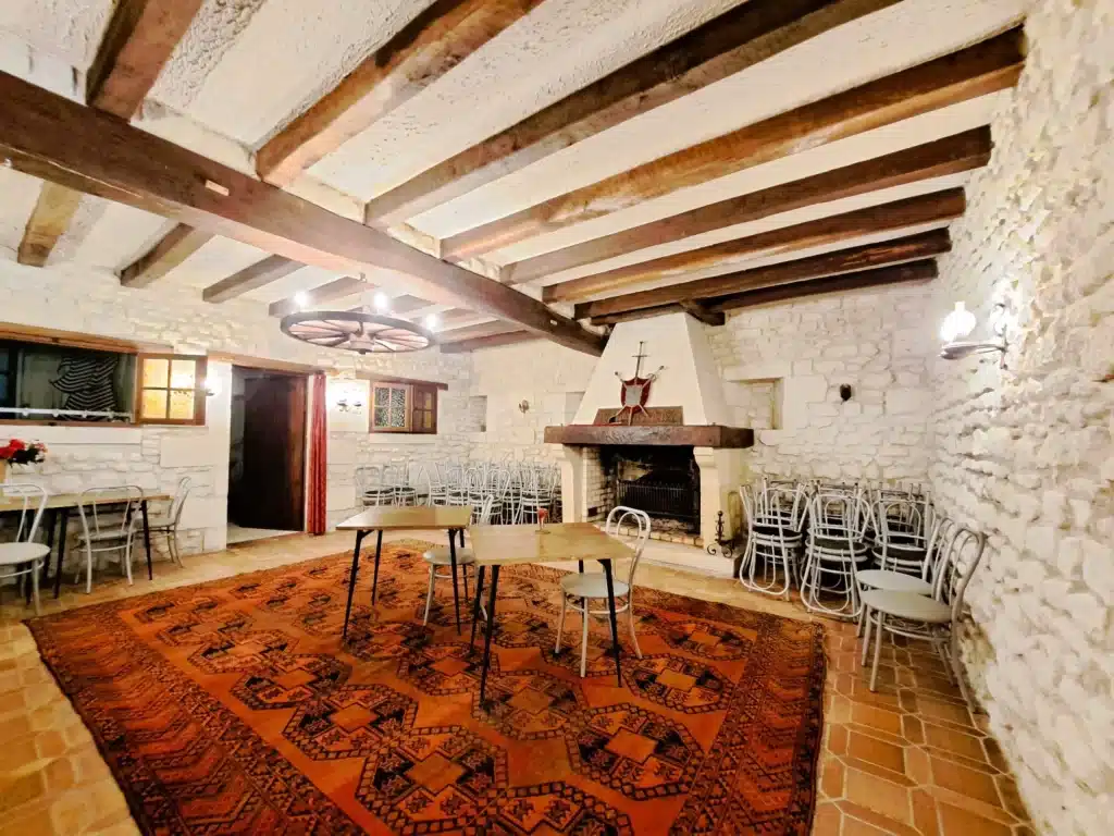 Rental of the Salle des Gardes in Tours at the Château de la Rolandière.