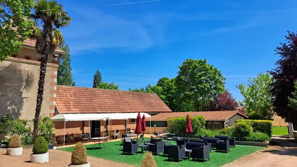 Location d'une salle d'anniversaire avec terrasse bar à Tours.