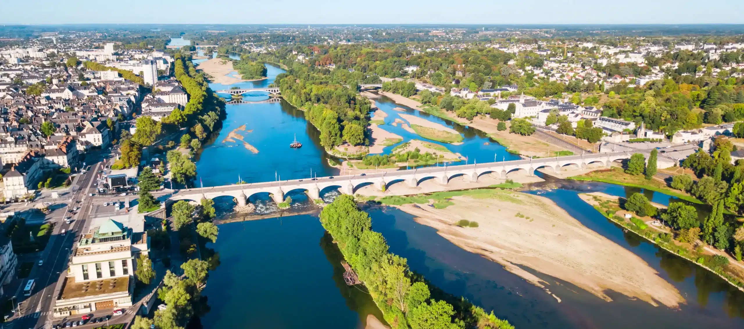 Ville de Tours en Indre-et-Loire dans le 37.